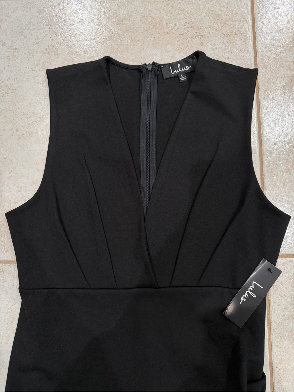 Lulu's Black Sleeveless V-Neck Mini Sheath Dress NWT Size Large - Picture 3 of 8